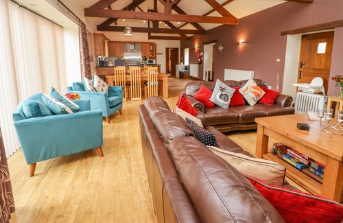 Thwing Cottage | FURROWS COTTAGE, family friendly, with pool in Great Driffield