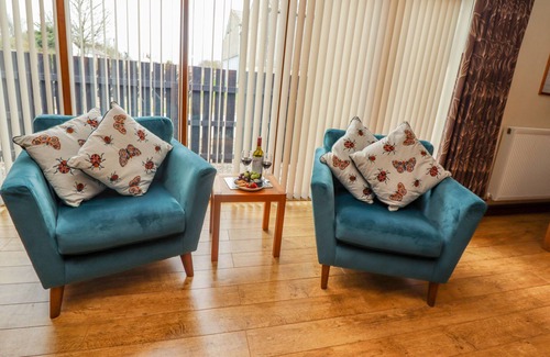Thwing Cottage | FURROWS COTTAGE, family friendly, with pool in Great Driffield