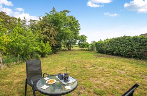 Hopton House | Furtherfield - Two Bedroom House, Sleeps 3