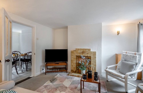Hopton House | Furtherfield - Two Bedroom House, Sleeps 3