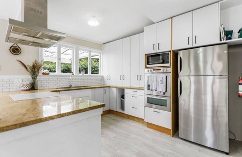 Avondale House | Fusion Family Retreat with Patio and Parking