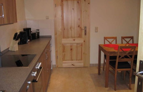 Bad Klosterlausnitz Apartment | FW Orange - Guesthouse Gimper