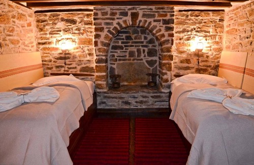 Lafkos House | Fyloma: Traditional Guesthouse in Lafkos