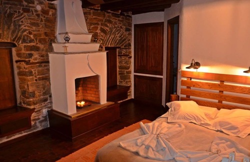Lafkos House | Fyloma: Traditional Guesthouse in Lafkos