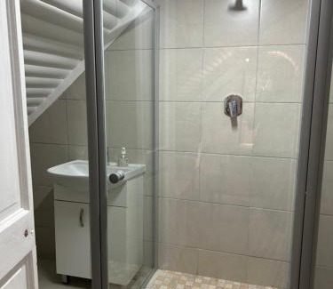 Kloof Apartment | Fyndraai bachelors flat