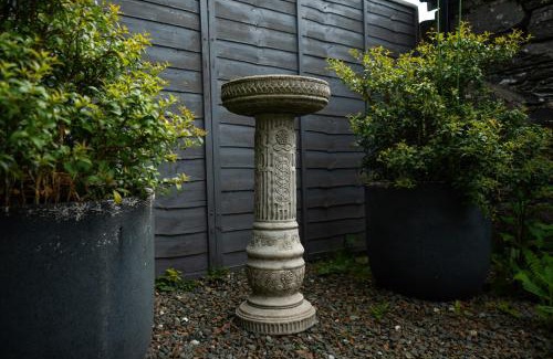 Cairndow House | Fyne Byre Cottage - Barn Conversion with Hot Tub
