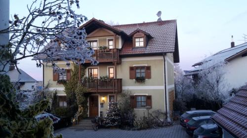 Wiesent House | Gäste-Haus Rösch