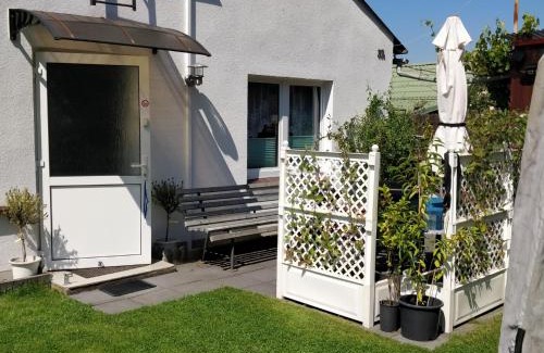Raben Steinfeld Apartment | Gästehaus am Teich