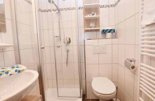 Bad Bayersoien Bed & Breakfast | Gästehaus Bergfrieden - Single Room No. 1