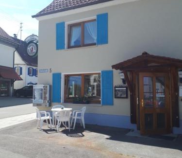Weilen Unter Den Rinnen House | Gästehaus Pension Waldhorn