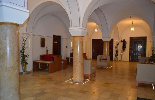 Vilshofen Hotel | Gästehaus Schweiklberg