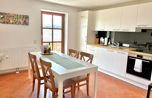 Seekirchen am Wallersee Apartment | Gästehaus "seeblick" Helle Terrassenwohnung am Wallersee v. den Toren Salzburgs