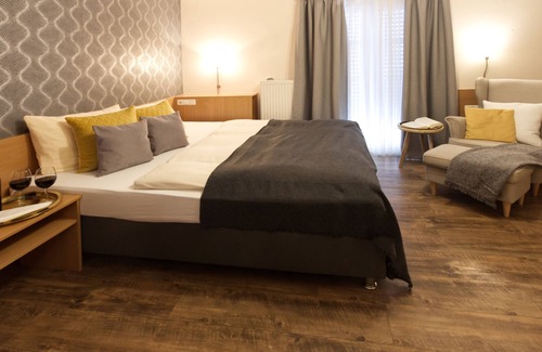 Walpertskirchen Hotel | Gästehaus Zehmerhof
