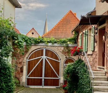 Rhodt unter Rietburg House | Gästehaus Zum Weinbauer