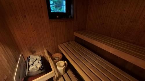 Aesch House | Gästezimmer in alternativer Kulturvilla