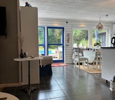 Hollviken Ski Chalet | Gästhus i Kämpinge nära stranden