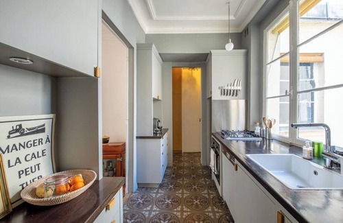 2nd Arrondissement Apartment | Géranimus V : Heart of Paris