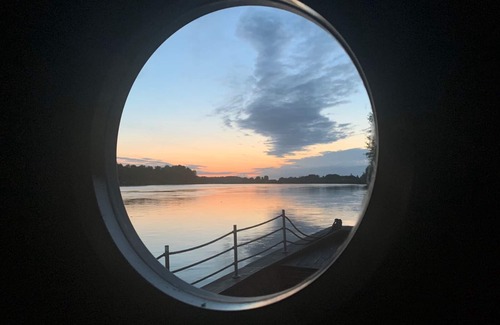 La Chapelle-aux-Naux Boat Rental | Gîte écologique bateau sur la Loire la Toue Reine