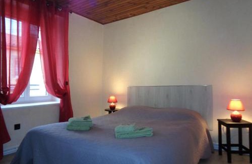 Saint-Jean-la-Vetre House | Gîte 110m²: 3 ch, terrasse, jardin, animaux acceptés, wifi, charges incluses, draps fournis - FR-1-496-248