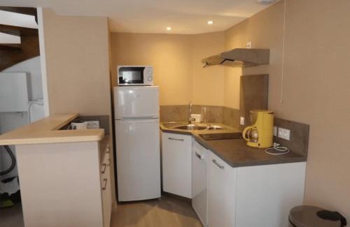 Le Claux Apartment | Gîte 19 confortable avec terrasse privée et vue sur le Puy Mary Cantal