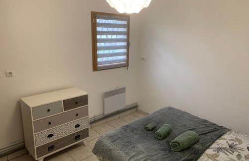 Avermes House | Gîte 3 étoiles les Gourlines avec balneo, véranda, piscine et garage