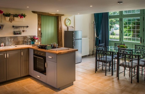 Saint-Hilaire-des-Loges Cottage | Gîte 3 Chambres au Château le Retail
