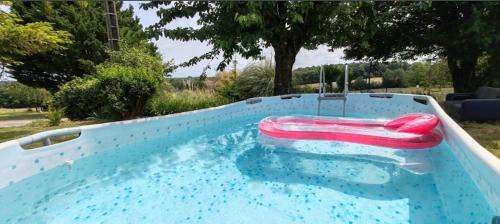 La Roche-Posay House | Gîte 4 pers, Jacuzzi, Piscine, proche Futuroscope, calme et nature à La Roche Posay