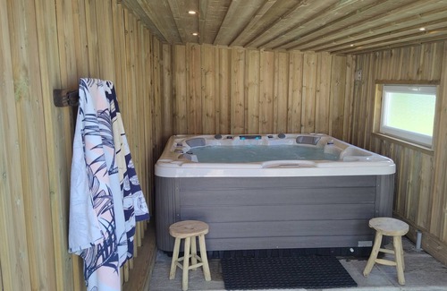 Ploudalmezeau House | Gîte 800 m. seaside, GR34, SPA, enclosed garden, dogs welcome.