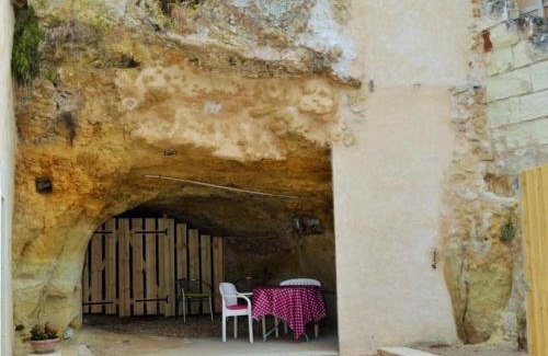 Savonnieres House | Gîte atypique troglodytique, calme, proche de la Loire, tout inclus, avec cour privative et garage - FR-1-381-280