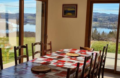 Aiguebelette-le-Lac House | Gîte Au Coeur Du Noyau