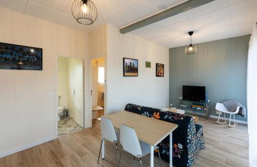 Prignac-et-Marcamps House | Gîte au milieu des vignes