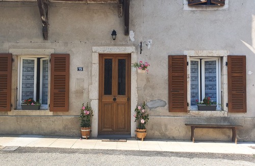 Ceyzerieu House | Gîte " Aux Portes Du Marais " 4/5 Personnes 3 *