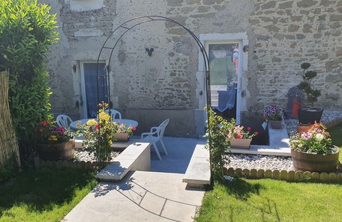 Ceyzerieu House | Gîte " Aux Portes Du Marais " 4/5 Personnes 3 *