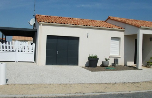 Sainte-Gemme-la-Plaine Apartment | Gîte Avec Piscine 2 Personnes + 1 Enfant