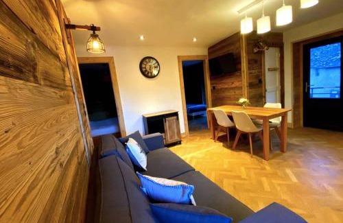 Les Sagnieres Apartment | Gîte avec jacuzzi privatif