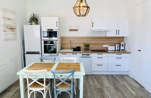 Grosbreuil House | Gîte Avec Jardin, à 10 mn des Sables D'olonne, lit King Size