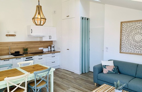 Grosbreuil House | Gîte Avec Jardin, à 10 mn des Sables D'olonne, lit King Size
