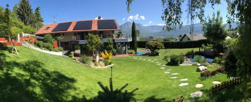 Barberaz House | Gîte avec piscine chauffée & aires de jeux pour enfants