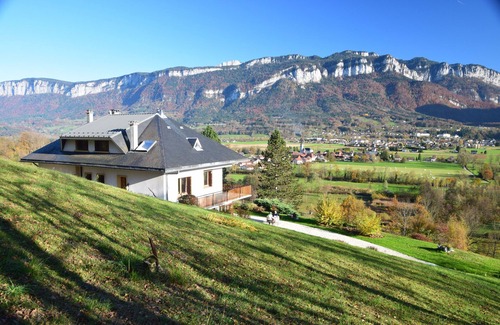 Saint-Laurent-du-Pont Apartment | Gîte "belle Chartreuse"- Très Belle vue - Terrasse et Jardin