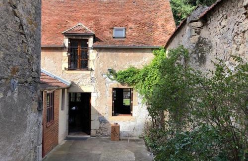Saint-Amand-Montrond House | Gîte calme avec Spa en été, animaux acceptés, parcage, pour 8 personnes - FR-1-586-64