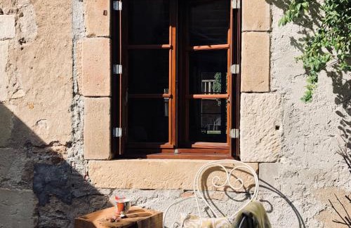 Saint-Amand-Montrond House | Gîte calme avec Spa en été, animaux acceptés, parcage, pour 8 personnes - FR-1-586-64