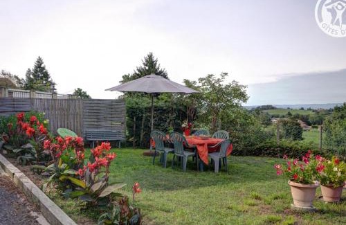 Saint-Heand House | Gîte chaleureux à 15 min de St-Etienne, 2 chambres, terrasse, jardin, animaux acceptés - FR-1-496-4