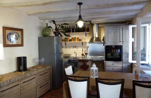 Vicq House | Gîte chaleureux à la ferme près de Vulcania avec jardin et activités enfants - FR-1-489-166