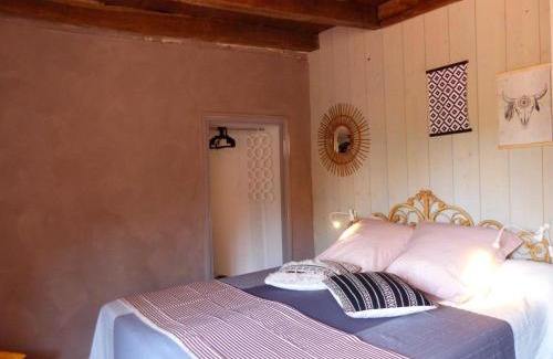 Vicq House | Gîte chaleureux à la ferme près de Vulcania avec jardin et activités enfants - FR-1-489-166