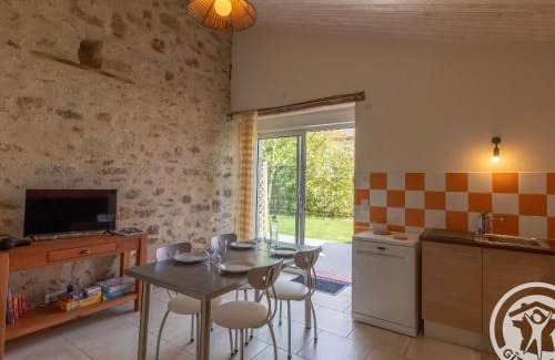 Saint-Christophe-du-Bois House | Gîte champêtre proche Puy du Fou avec terrasse, parking privé et tout inclus ! - FR-1-622-31