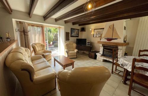 Saint-Molf House | Gîte Charmant avec Cheminée, Jardin Clos et Equipements Bébé à Proximité de la Côte - FR-1-306-842