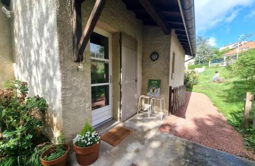 Saint-Galmier House | Gîte charmant avec jardin, terrasse et tout confort à Saint-Galmier - FR-1-496-293