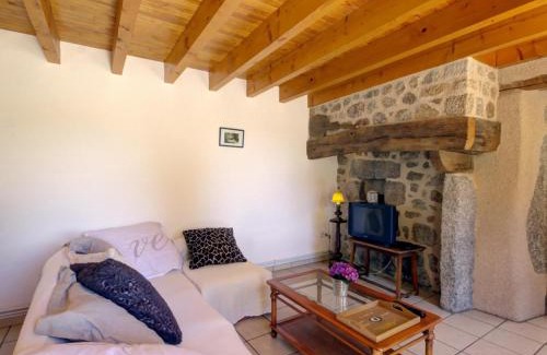 Les Salles House | Gîte Charmant avec Jardin Privatif, Cheminée, et Activités Nature Proches, Animaux Acceptés - FR-1-496-66
