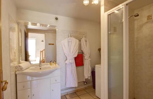 Les Salles House | Gîte Charmant avec Jardin Privatif, Cheminée, et Activités Nature Proches, Animaux Acceptés - FR-1-496-66