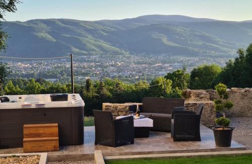 Pont-de-Larn House | Gîte confortable avec SPA privé et confort moderne